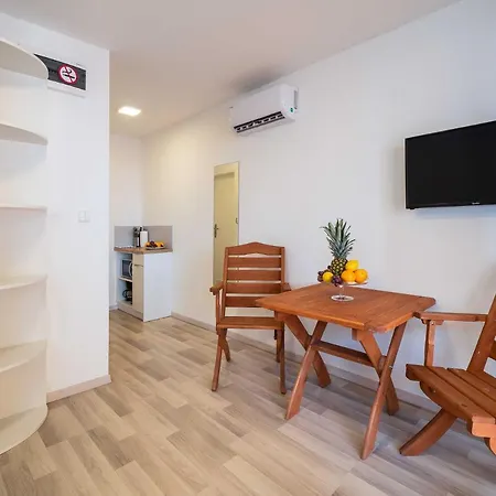 Mediteran Travel Mobile Homes Miran Kamp alanı