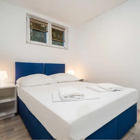 Mediteran Travel Mobile Homes Miran Kamp alanı *