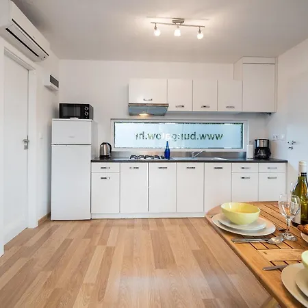 Kamp alanı Mediteran Travel Mobile Homes Miran *