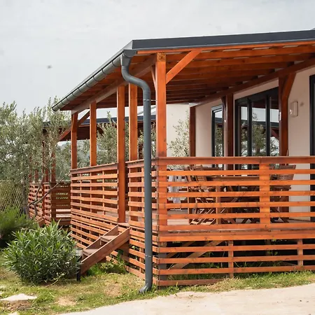 Mediteran Travel Mobile Homes Miran Kamp alanı *