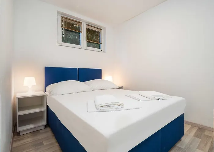 Mediteran Travel Mobile Homes Miran 캠프장 *