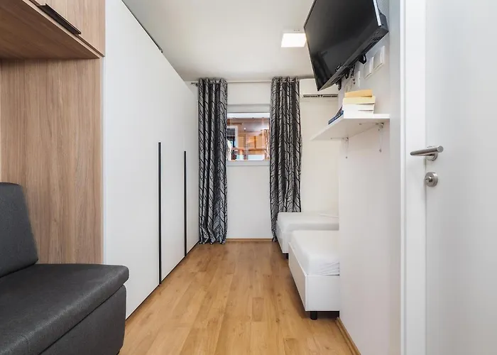 Mediteran Travel Mobile Homes Miran אתר קמפינג פירובאץ