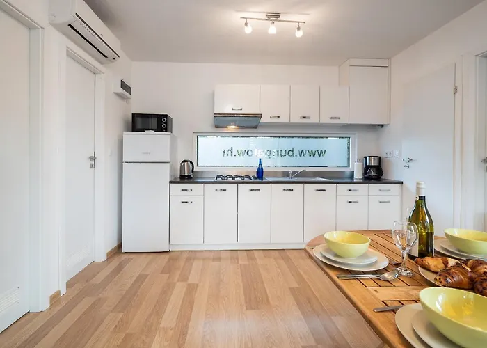 אתר קמפינג Mediteran Travel Mobile Homes Miran *