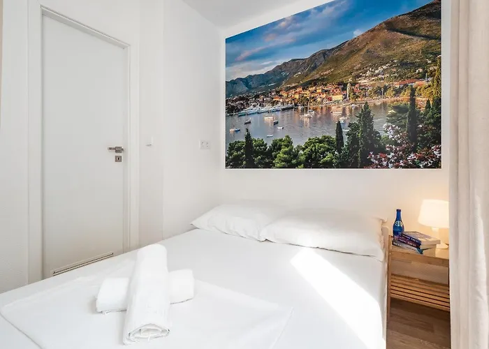 Mediteran Travel Mobile Homes Miran 캠프장 *