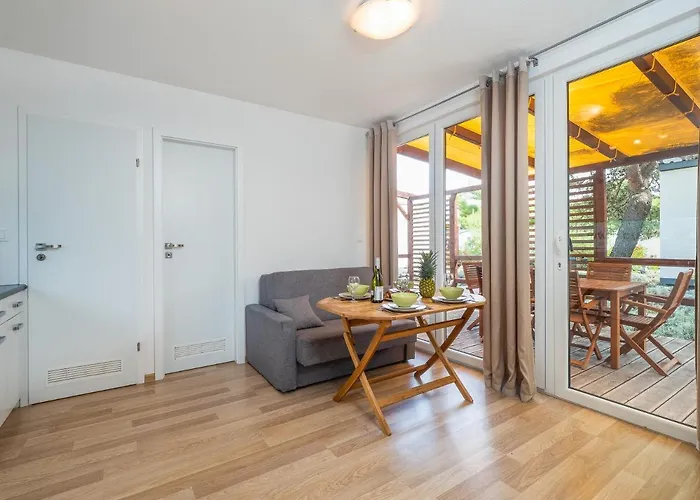 אתר קמפינג Mediteran Travel Mobile Homes Miran *